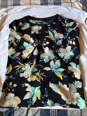Short sleeve floral blouse